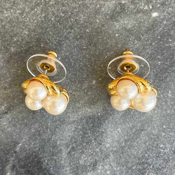 Avon Gold Pearl Cluster Earrings - Picture 5 of 6